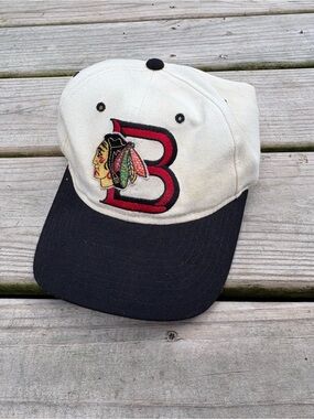 STARTER Cream and Black Chicago Blackhawks Hat